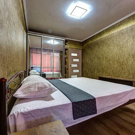 Apartments Near Shevchenko Boulevard Киев Екстериор снимка