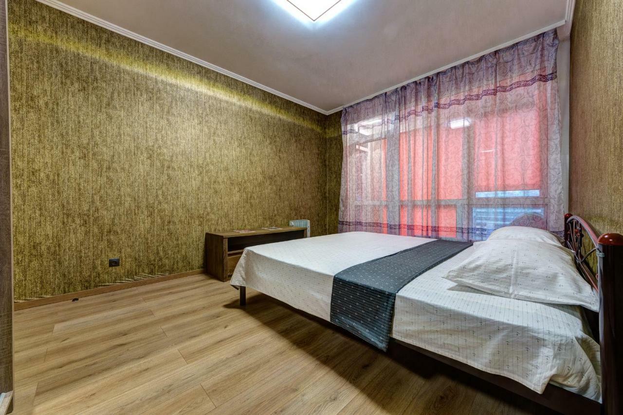 Apartments Near Shevchenko Boulevard Киев Екстериор снимка